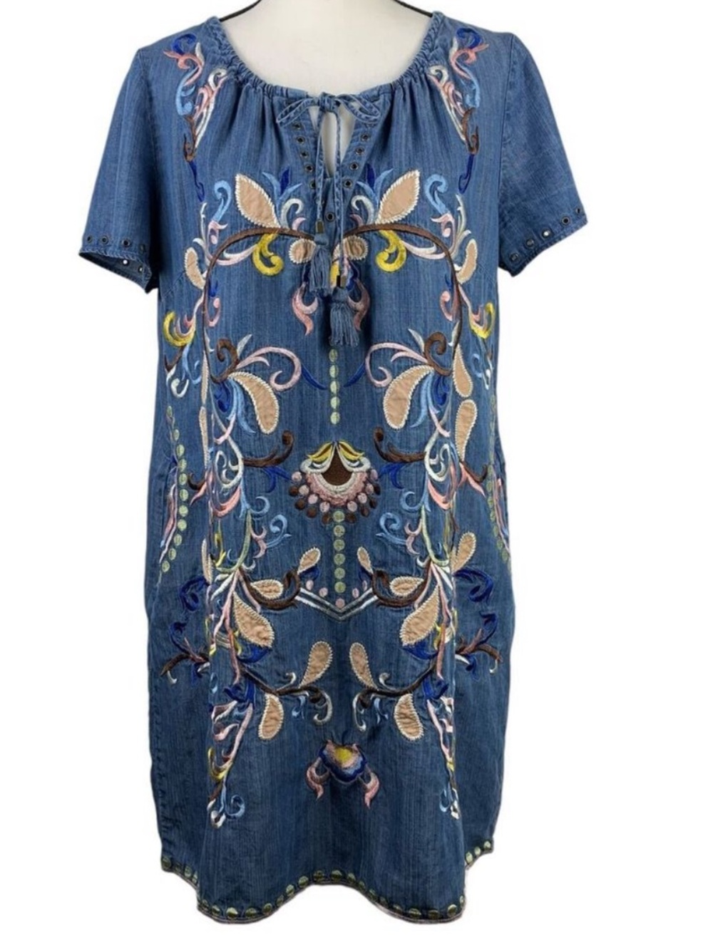 Chelsea & Theodore Shift Dress Size Med Blue Chambray Embroidered Short Sleeve